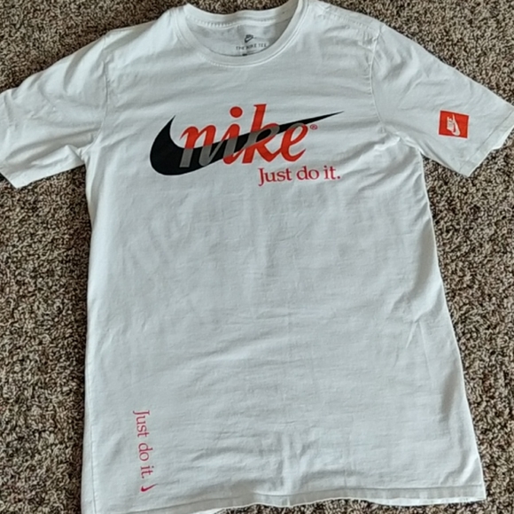 2 pack of men's small athletic shirts - Picture 2 of 4